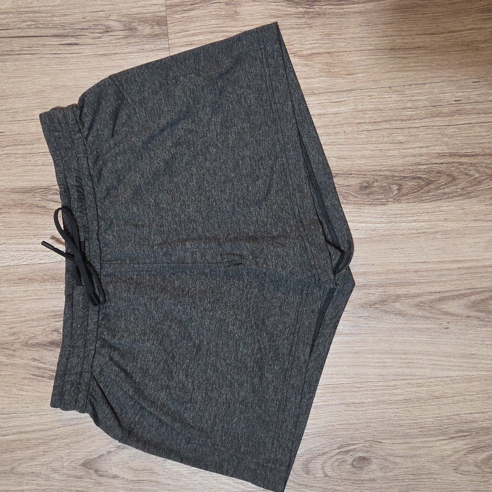 Lululemon Soft Jersey Relaxed-Fit Mid-Rise Short 4" *Heathered Black Size 6